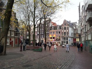 29 Kasim 2013 - Oudekerksplein (Old Church Square, Eski Kilise Meydani), Amsterdam, Hollanda